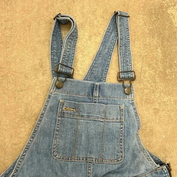 Gap  shortall overalls - Picture 2 of 7